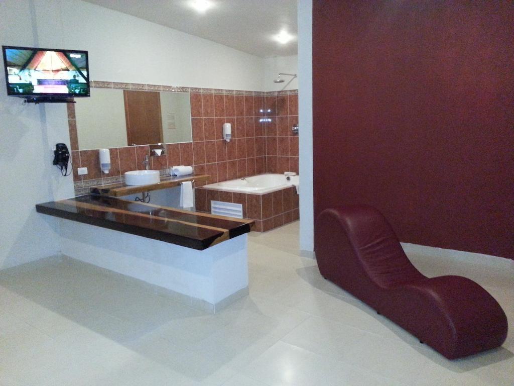 Auto Hotel Paraiso Inn Palenque Szoba fotó